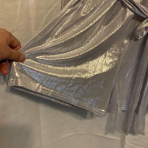 Yoins small silver shimmering long sleeve romper NWT - Picture 3 of 10